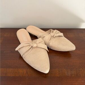 SANDALUP Women's Cream Flats with Bow Size 7